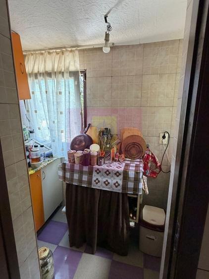 Casă individuală cu 4 camere cu Canalizare în Est