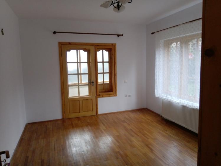 Casă individuală cu 6 camere cu Teren 446.73999023438 Mp în Bușteni