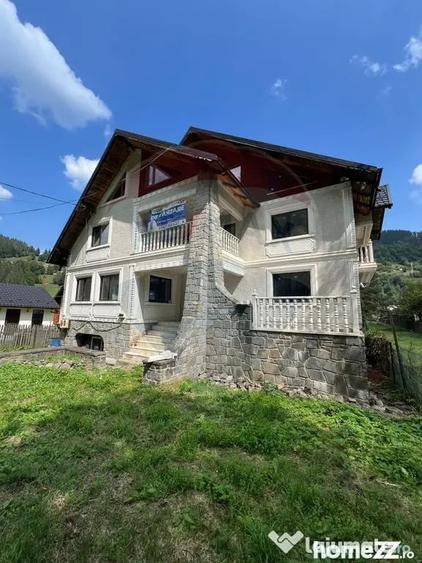 Casă cu 7 camere cu Teren 859 Mp în Mădei