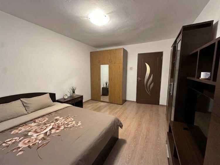 Apartament cu 3 camere semidecomandat în Uzina 2