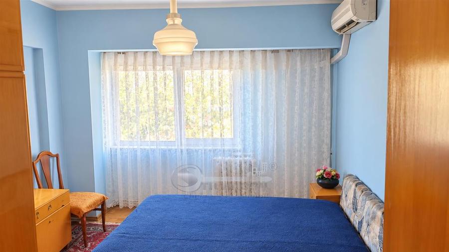 Apartament cu 4 camere decomandat în Bd. Independenței