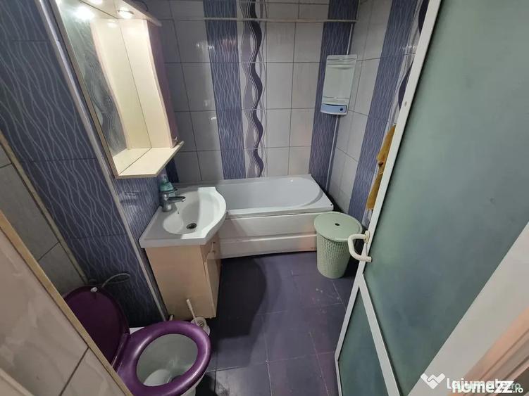 Apartament cu 3 camere decomandat, mobilat în Trocadero