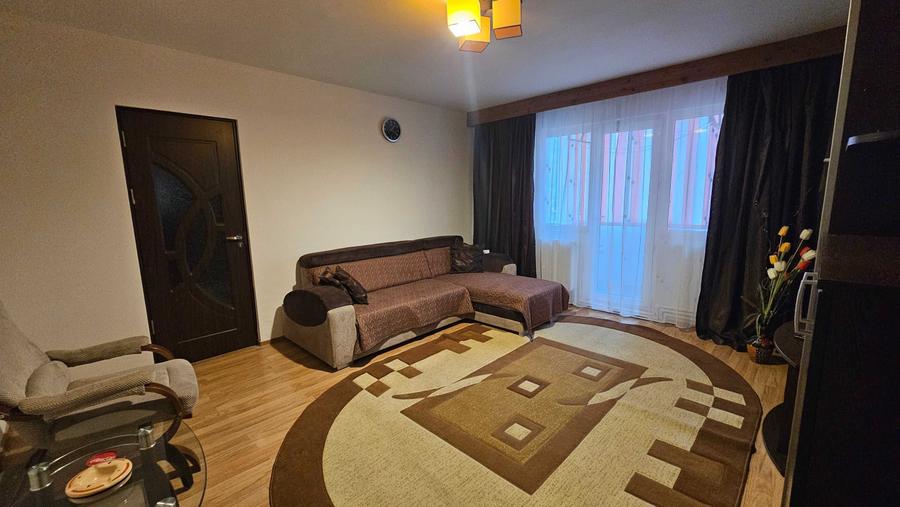 Inchiriez apartament 3 camere, semidecomandat, Rovine, 67 mp, etaj 1 - 7