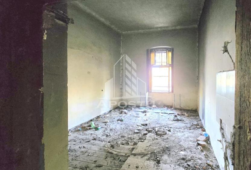 Casă individuală cu 55 camere cu Canalizare în Semicentral