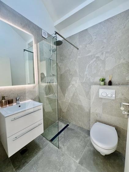 Apartament cu 4 camere decomandat în Cristian