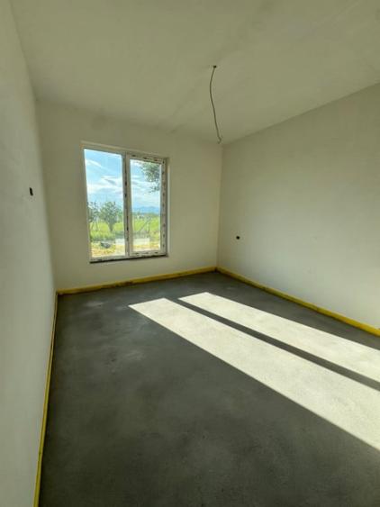 Casă cu 4 camere cu Teren 694 Mp în Satu Nou de Jos