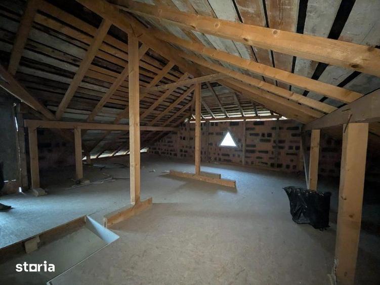 Casă cu 4 camere cu Teren 170 Mp în Central