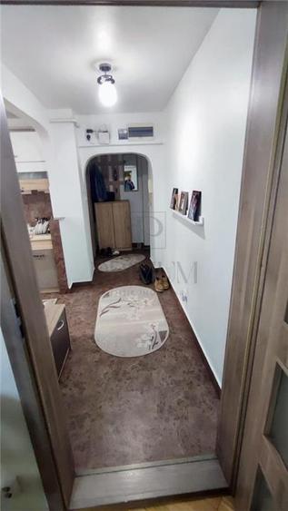 Apartament cu 3 camere semidecomandat în Girocului