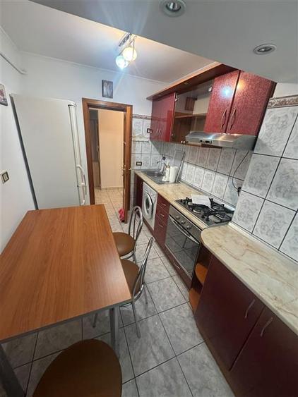 Apartament cu 3 camere decomandat, mobilat în Brăilei