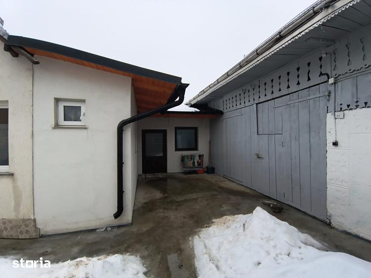 Casă cu 4 camere cu Teren 1500 Mp în Adâncata