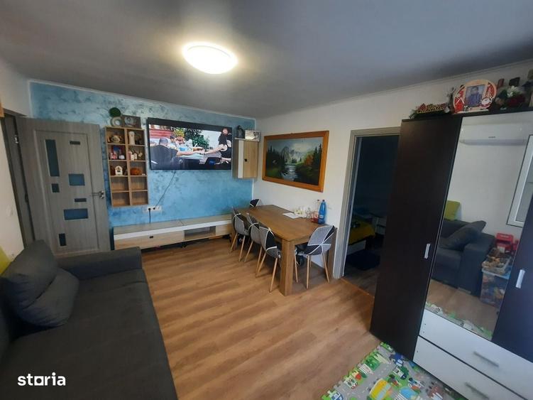 Apartament cu 3 camere semidecomandat în Micro 15