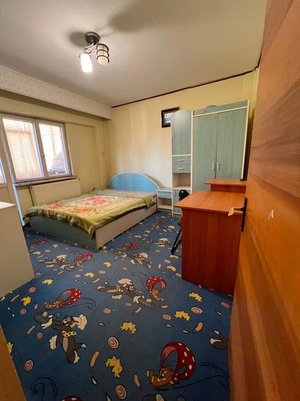 Apartament cu 3 camere decomandat în Steaua