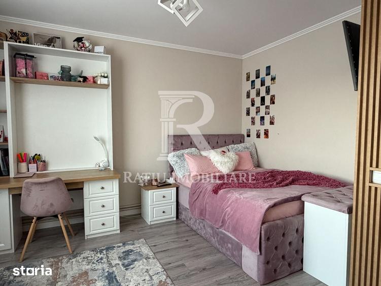 Casă cu 9 camere cu Teren 6600 Mp în Sânmartin