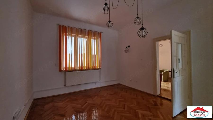 Casă cu 2 camere cu Teren 200 Mp în Central