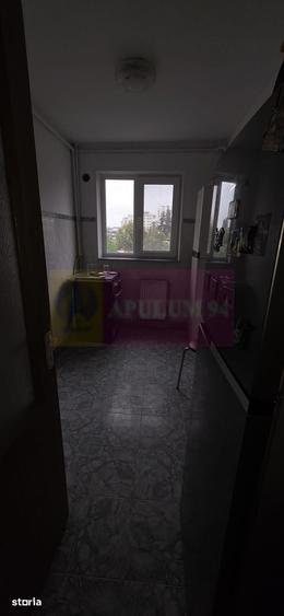 Apartament cu 3 camere semidecomandat în Ana Ipătescu