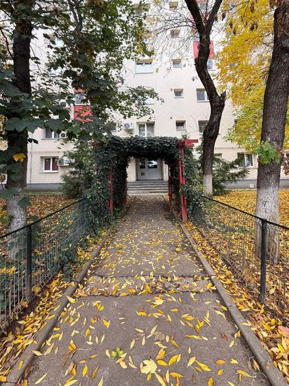 Apartament cu 2 camere semidecomandat în Berceni
