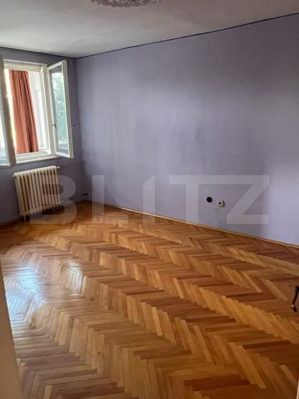 Apartament cu 3 camere decomandat, mobilat în Dacia
