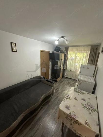 Apartament cu 2 camere semidecomandat în Filiași