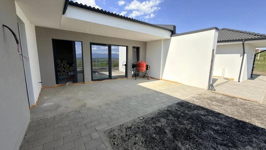 Casă cu 4 camere cu Teren 300 Mp în Broscărie