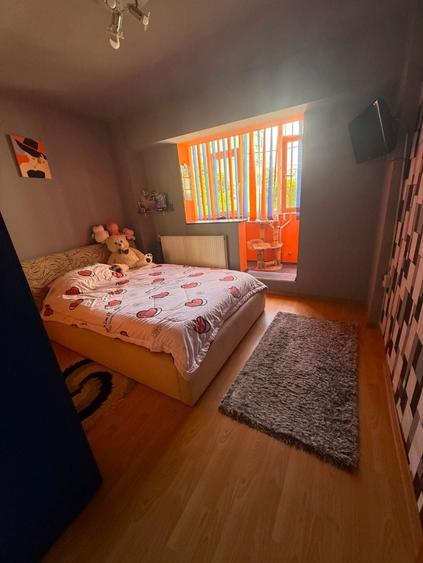 Apartament cu 3 camere decomandat în Slava Rusă