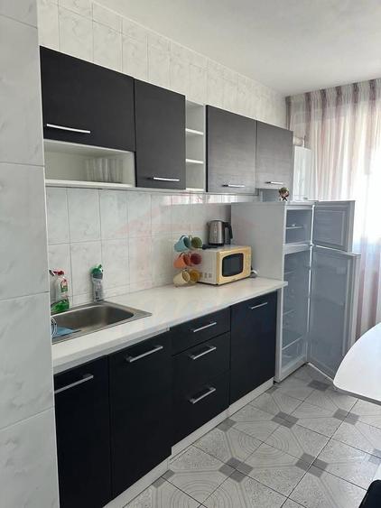 Apartament cu 3 camere decomandat în Micro 20