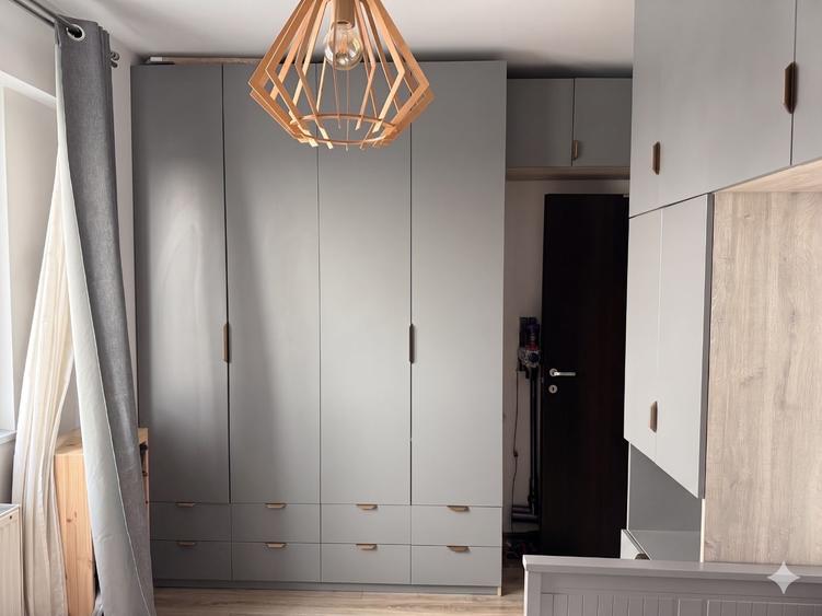 Apartament cu 3 camere decomandat în Păcii
