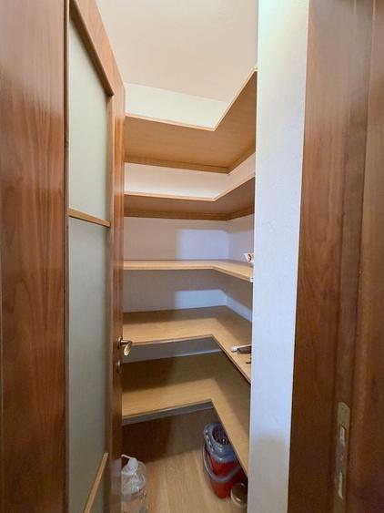 Apartament cu 4 camere semidecomandat, mobilat în Tei