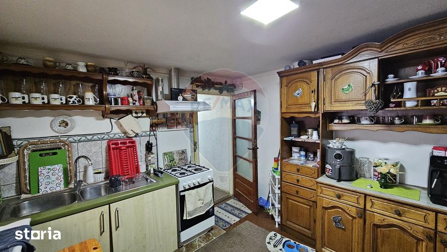 Casă cu 6 camere cu Teren 200 Mp în Central
