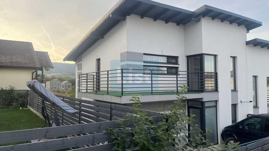 Casă cu 5 camere cu Teren 252 Mp în Porolissum