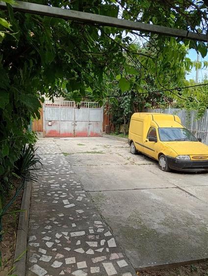 Casă cu 4 camere cu Teren 300 Mp în Tei
