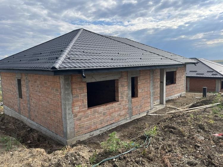 Casă cu 4 camere în Valea Lupului