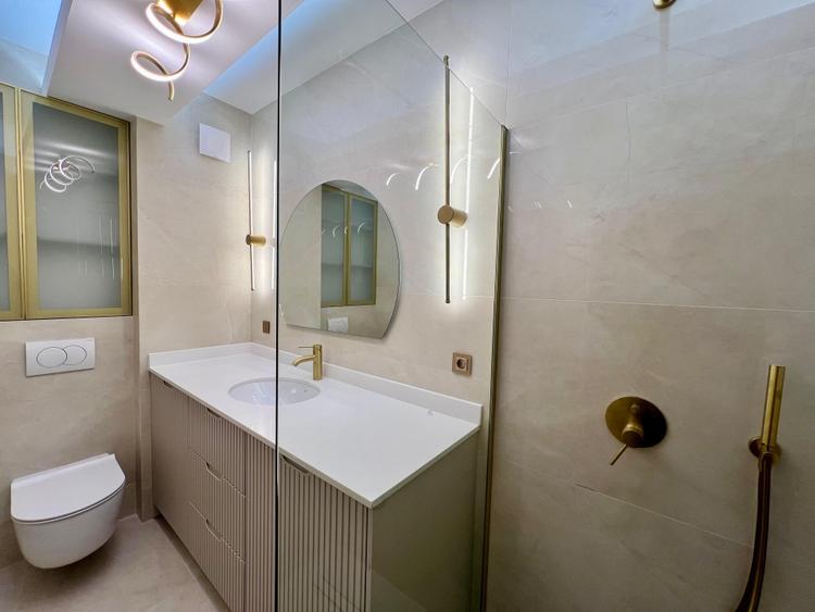 Apartament cu 3 camere decomandat, mobilat în Între Lacuri