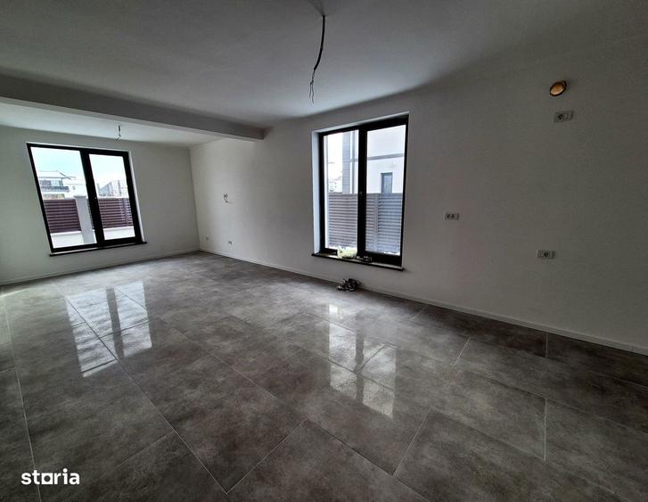 Casă cu 4 camere cu Garaj în Sânpetru