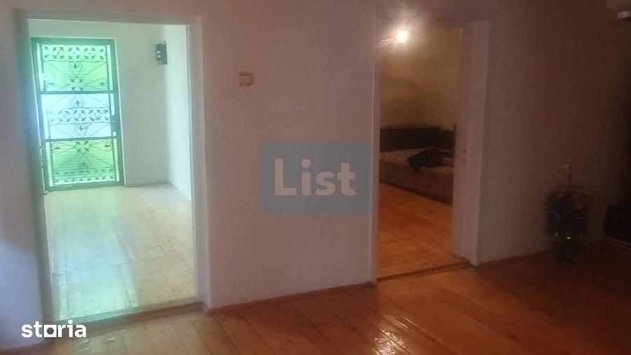 Casă cu 3 camere cu Teren 1280 Mp în Central