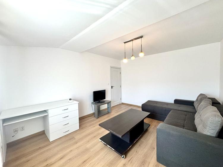 Apartament cu 2 camere decomandat în Girocului