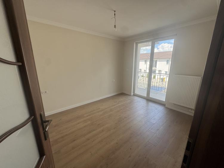 Duplex cu 4 camere cu Canalizare în Giroc