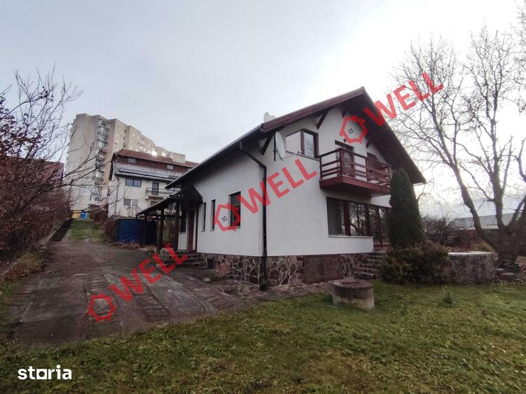 Casă cu 6 camere cu Teren 1300 Mp în Central