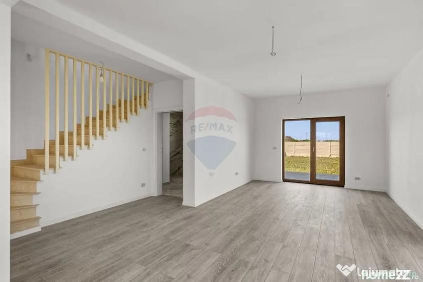 Casă cu 4 camere cu Teren 400 Mp în Vladimirescu