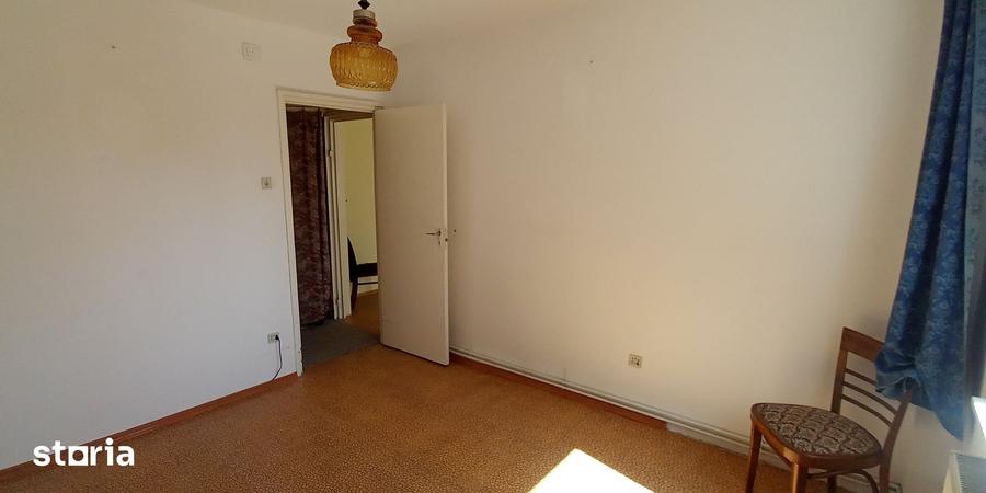 Apartament cu 3 camere semidecomandat în Griviței
