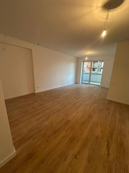 Apartament cu 3 camere decomandat în Theodor Pallady