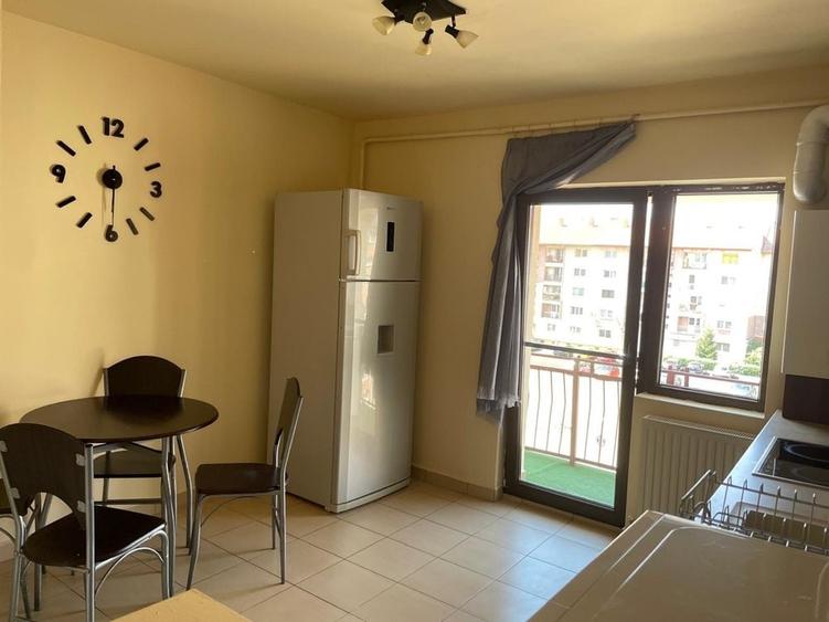 Apartament cu 2 camere decomandat în Carpați 2