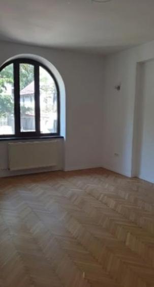 Spațiu comercial, de 360 mp, în Capitale