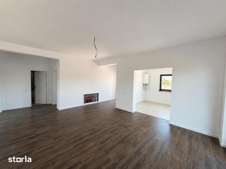 Casă cu 4 camere cu Teren 500 Mp în Clinceni
