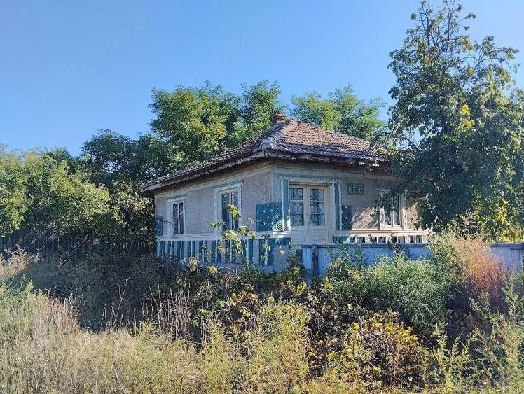 Casă cu 5 camere cu Teren 1000 Mp în Rași