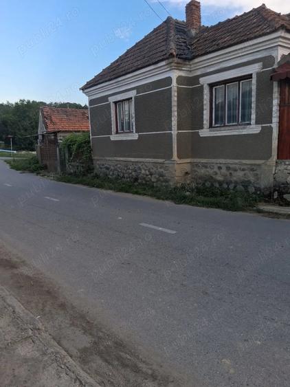 Casă în Săcel