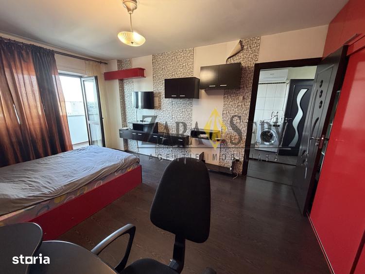 Garsonieră decomandată în Central