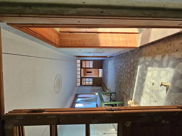 Casă cu 7 camere cu Teren 2000 Mp în Poienii de Jos