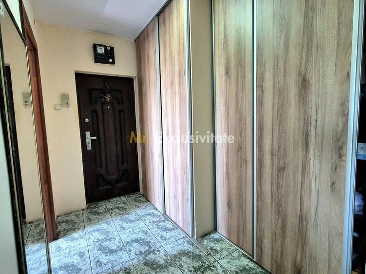 Apartament cu 3 camere semidecomandat în 1 Decembrie 1918