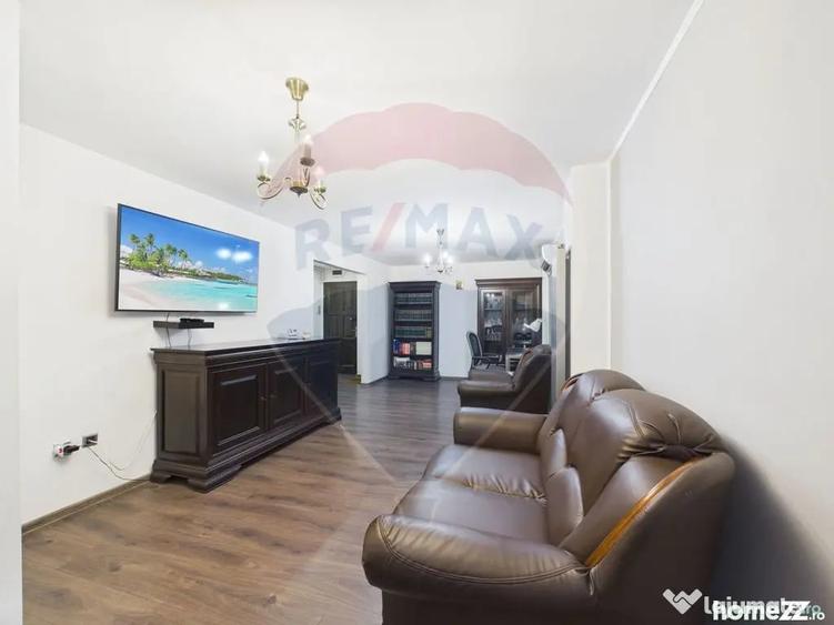 Apartament cu 3 camere decomandat în Central