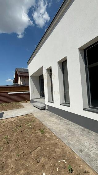 Casă individuală cu 4 camere cu Canalizare în Berceni